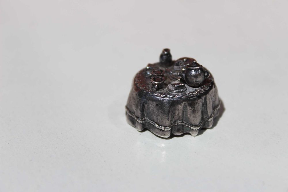 Jucarie /miniatura metal, masuta/ceainic/tort, ANGLIA, inceput sec 20