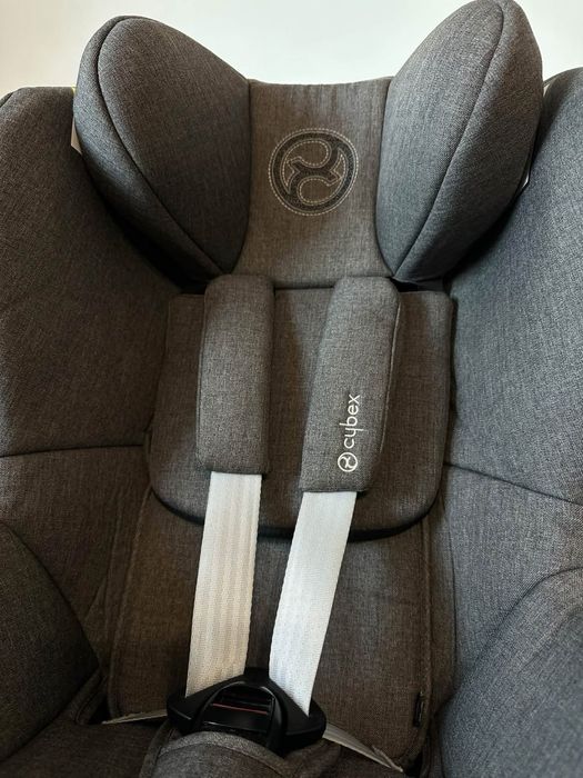 Scaun auto rotativ Cybex Sirona Z2 i-Size Plus si baza isofix Cybex