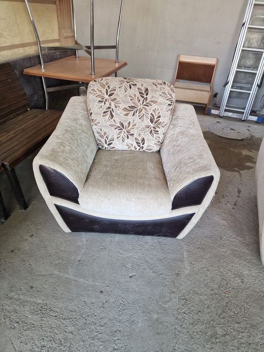 Кресло с подушками