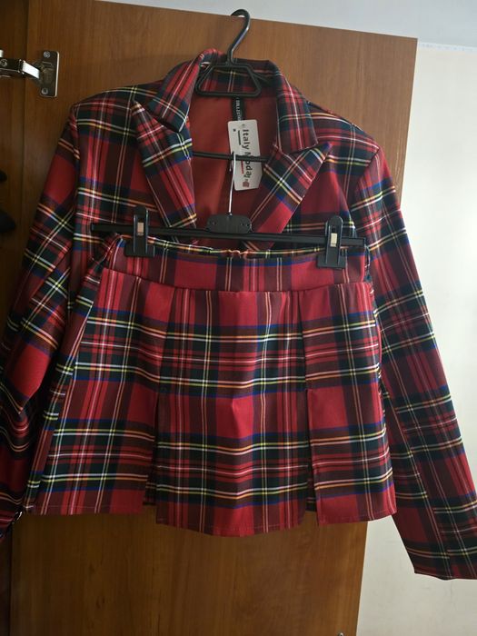 Дамски комплект сако и пола-панталон