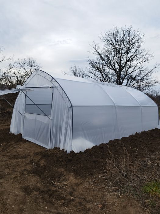 Оранжерии и парници Новикс 88