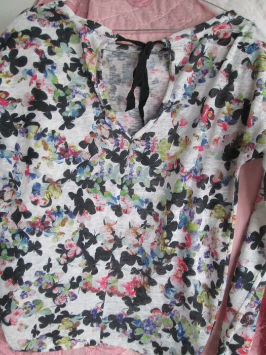 bluza fina  cu fluturi dame Bershka S