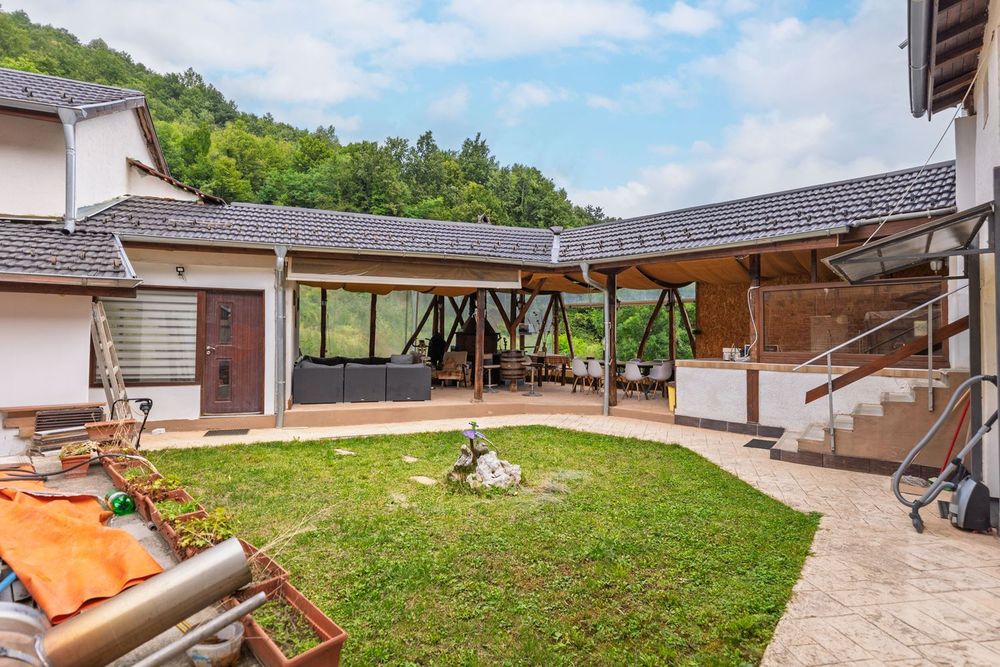 Продава се Къща в с. Чифлик, Област Ловеч - 333 кв.м за 398 €/кв.м - Снимка #2