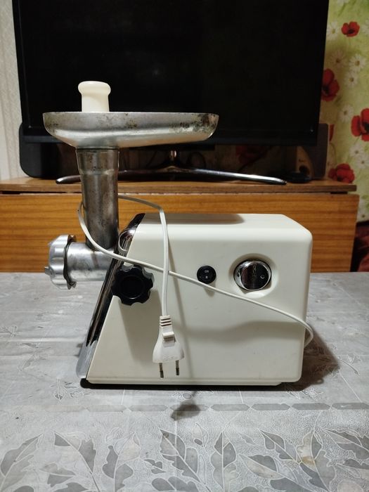 Две электромясорубки