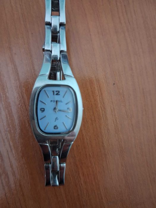 Два дамски часовника