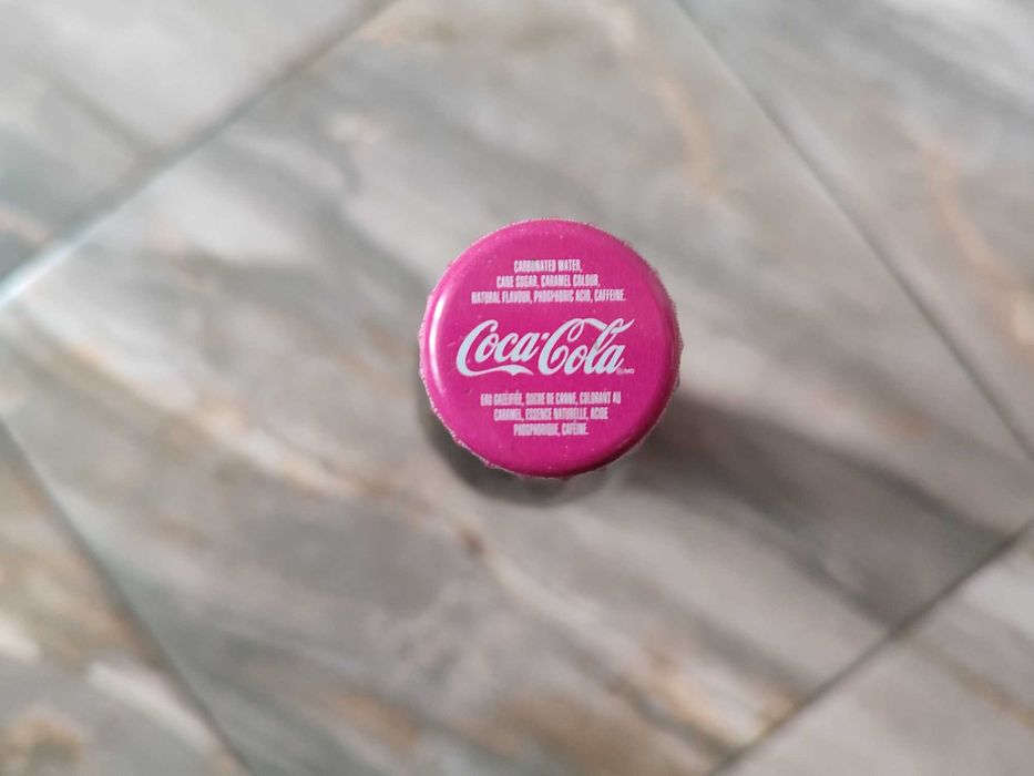 Пълни, неотваряни бутилки Кока-Кола, внос