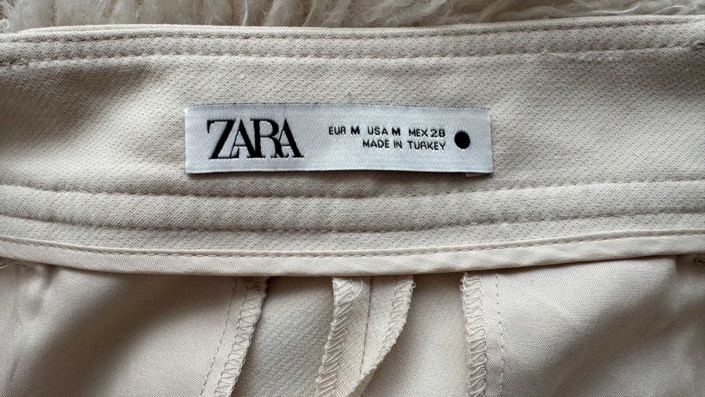 Pantaloni Zara barrel-leg cu pense, ecru/crem, wide-leg, M