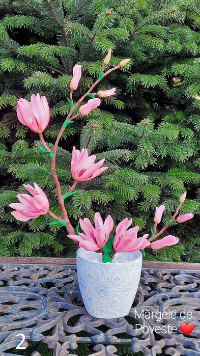 Compoziții florale din porțelan rece