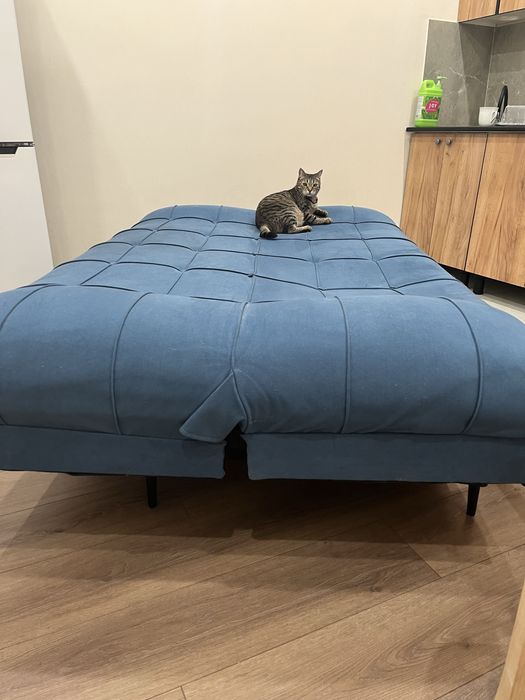 Диван раскладной трехместный