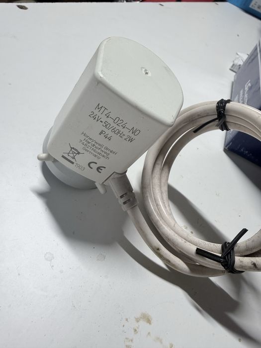 Servomotoare si Termostate