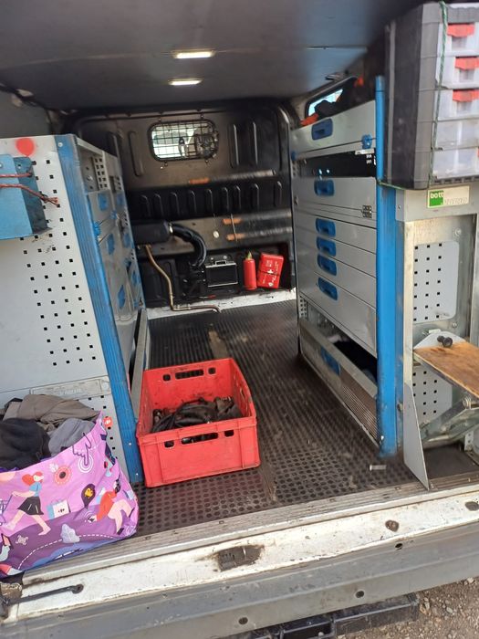 Vând ford bine întreținută