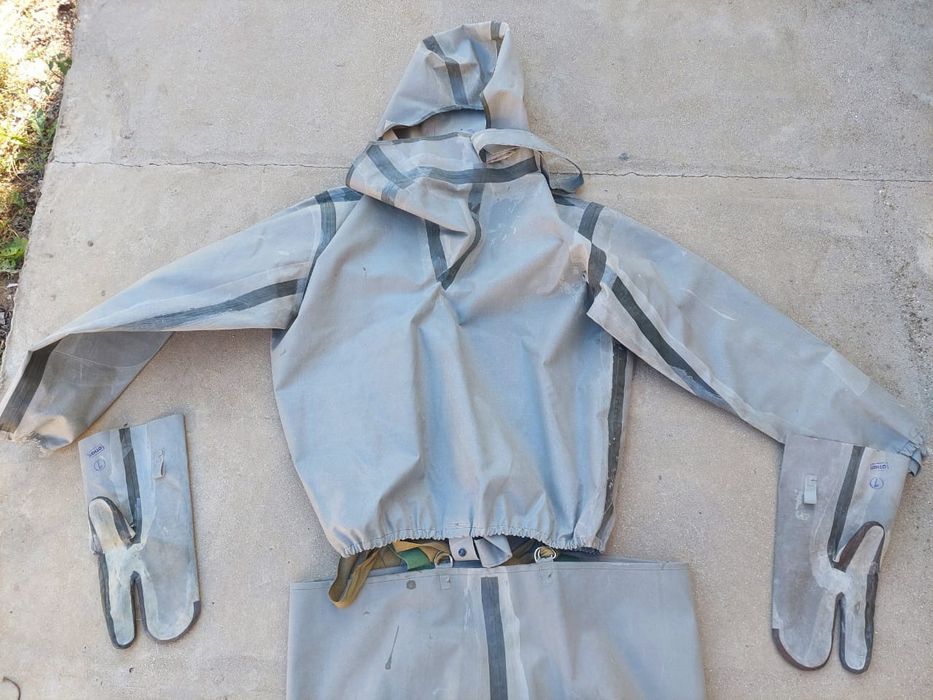 Резиновый комбинезон новый