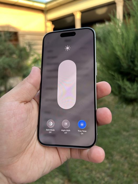 iPhone 15 Pro natural titan