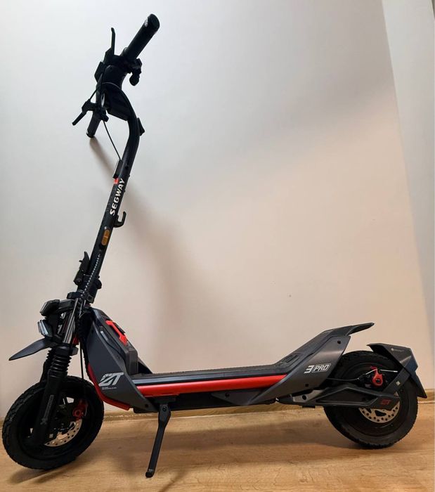 Електрически скутер-тротинетка SEGWAY KICK SCOOTER ZT3 PRO E ДО 25 КМ/Ч, ПРОБЕГ ДО 70 КМ