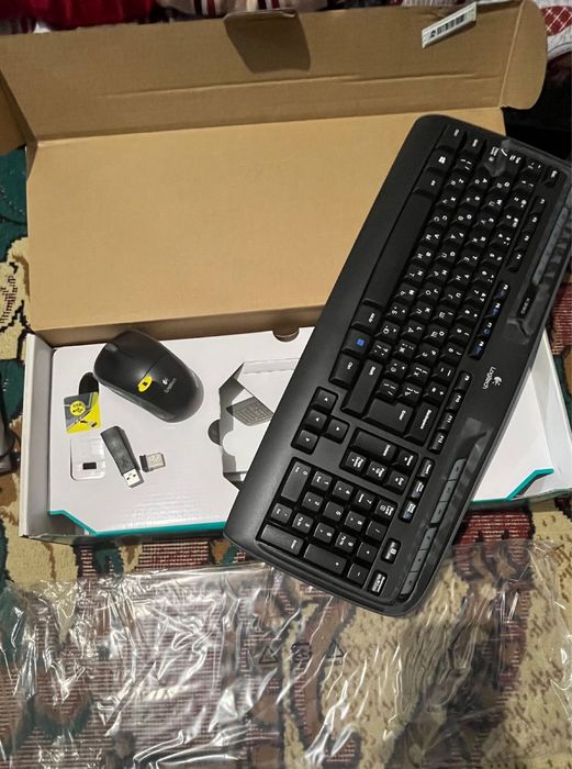 Клавиатура Logitech Wireless Combo MK330 черный