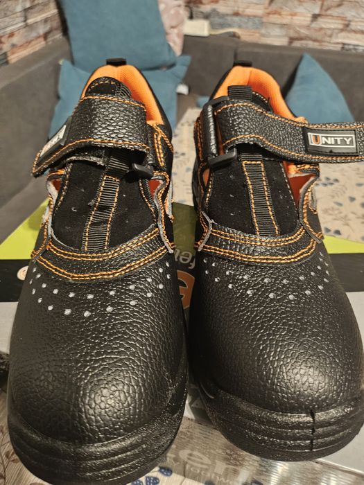Работни  обувки !