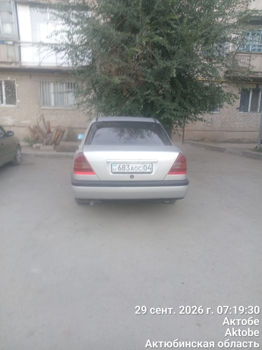 Мерседес  220 обьем 2 дизель 1994