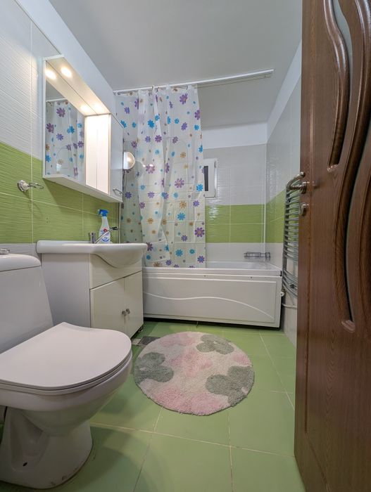 Proprietar închiriez apartament 3 camere langa mall