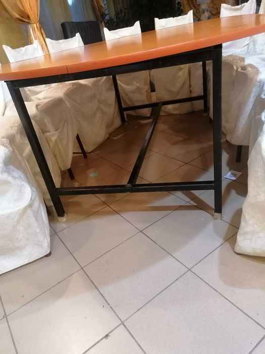 Vând masă ovală 2,0m x 1,40m