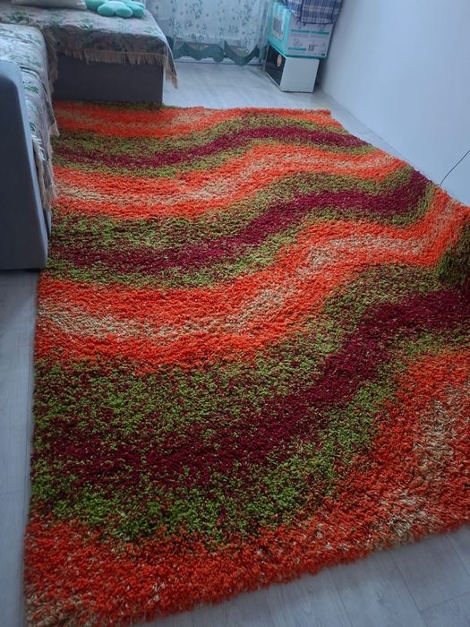 Продам яркий ковёр- травка