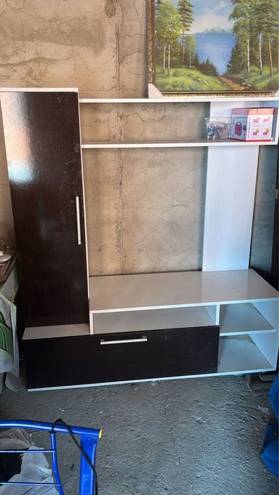 Под телевизор  тумба