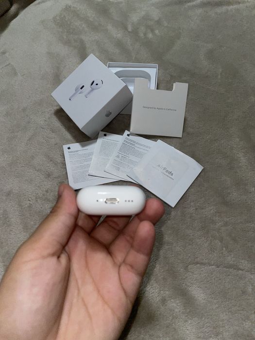 Airpods    4 noi