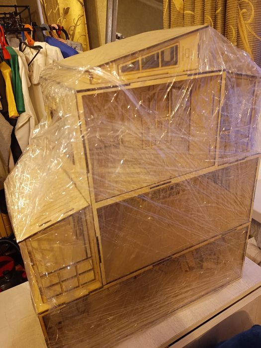 Кукольный домик с мебелью