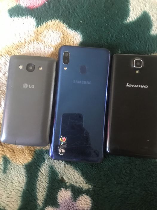 Продам обменяю лот нерабочих телефонов