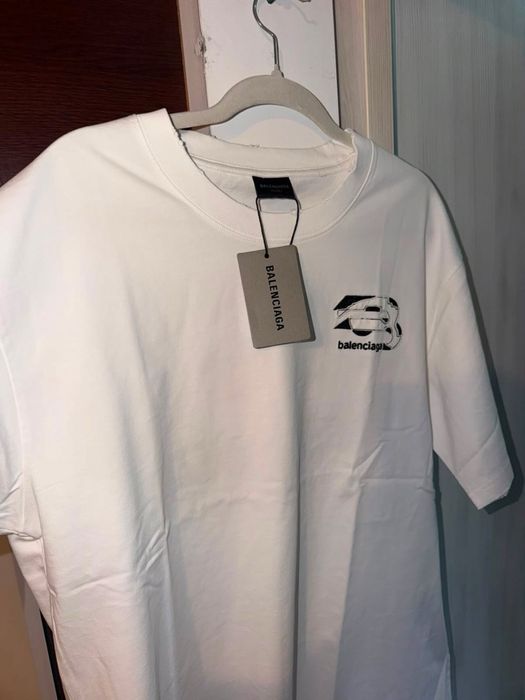 Tricou Balenciaga Mărimea L - Nou cu etichetă (Model BB Logo / Destressed)