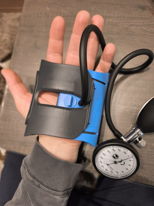 Aparat tratament sindrom de tunel carpian