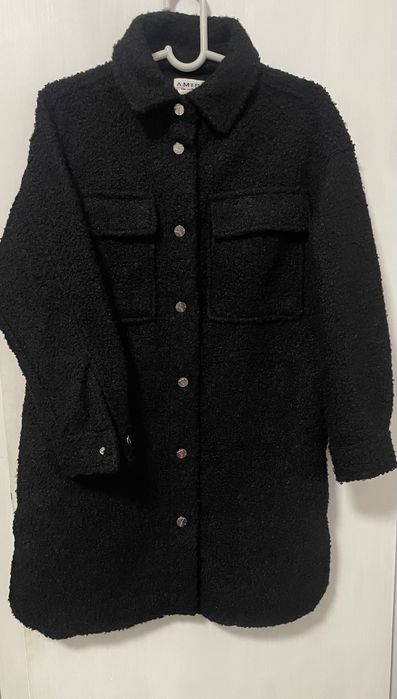 Леко и удобно черно палто.
