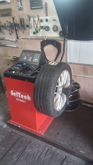Vulcanizare auto cu sudură jante de aliaj.