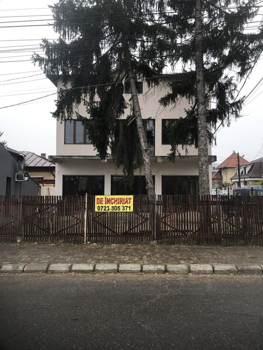 Vand sau Inchiriez  Cladire  530 m/p ,central.