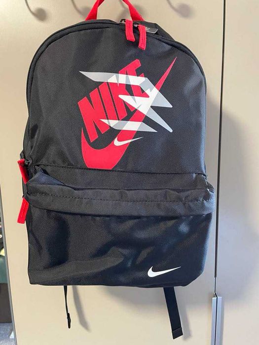 Спортна раница Nike