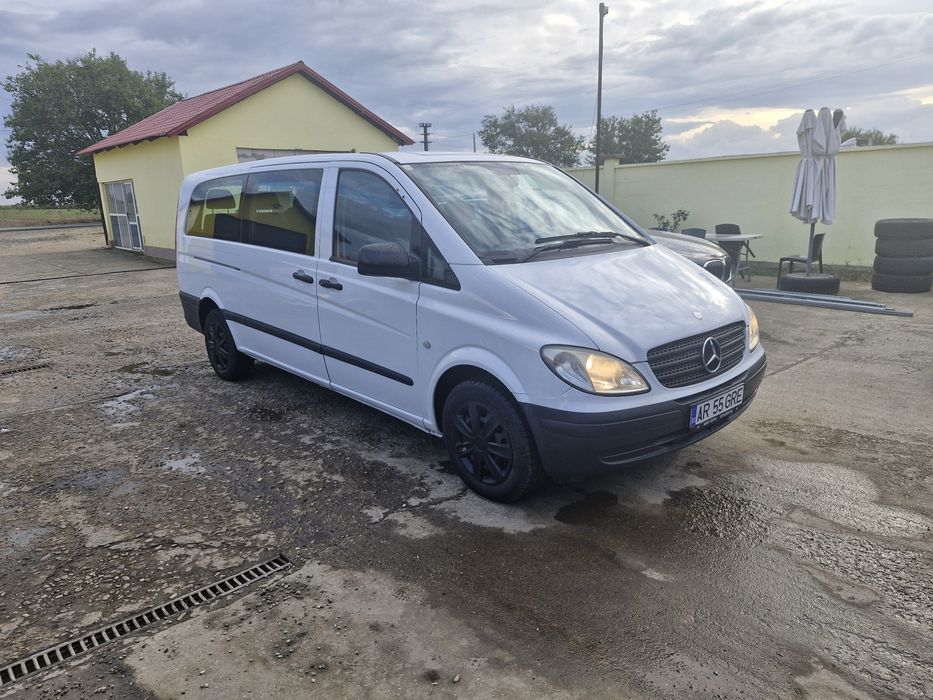 Inchiriez microbus 8+1 locuri Mercedes Vito