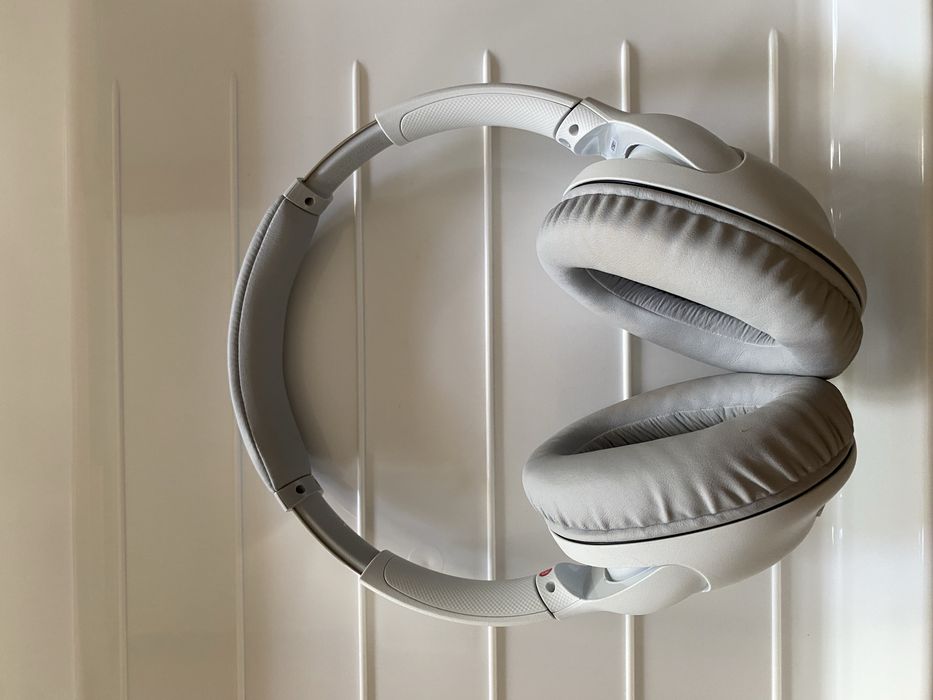 Безжични и Шумозаглушаващи Слушалки Sony