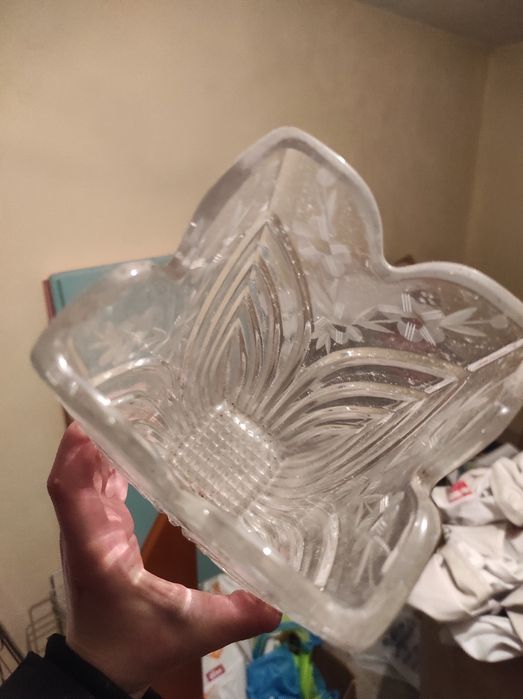 Стъклена флорална ваза