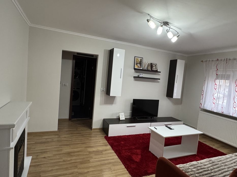 Inchiriez apartament
