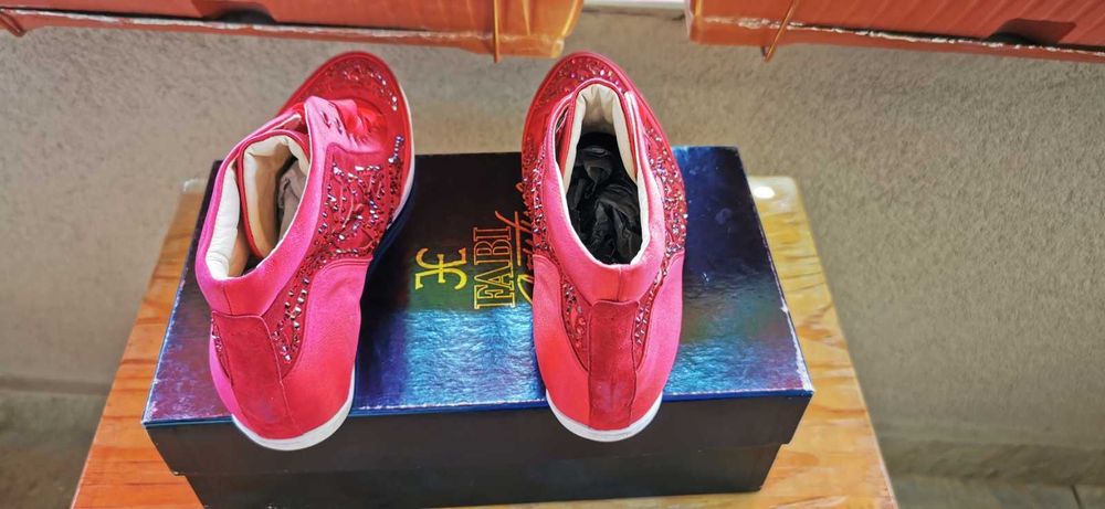 Оригинални маркови дамски кецове / сникърси FABI - 37 номер