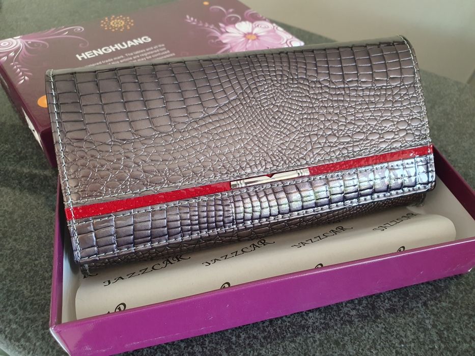 Дамски портфейл от естествена кожа