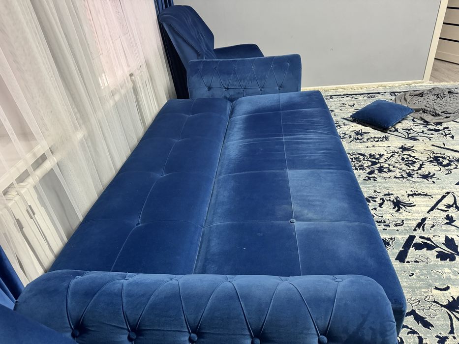 Диван с двумя креслами