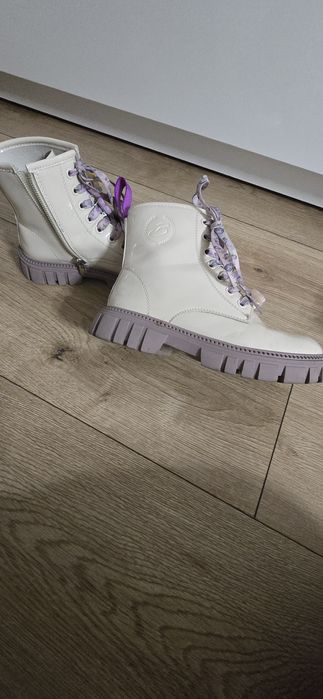 Ghete fetite marimea 32 si 31 imblanite.