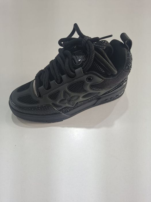 Adidasi Louis Vuitton