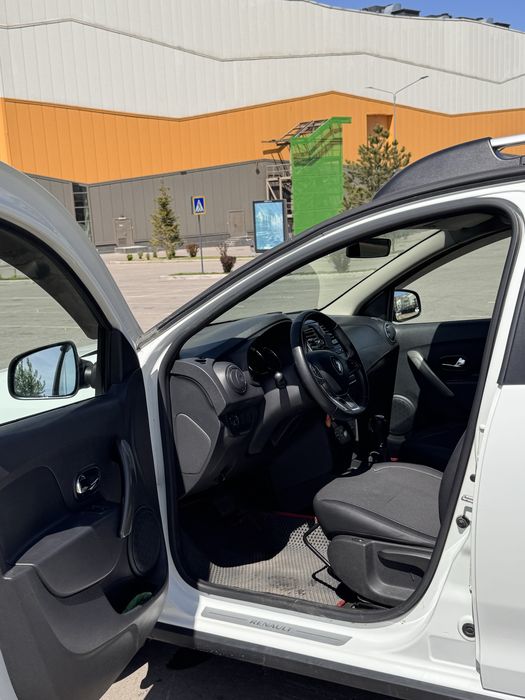 Продам машину Renault sandero