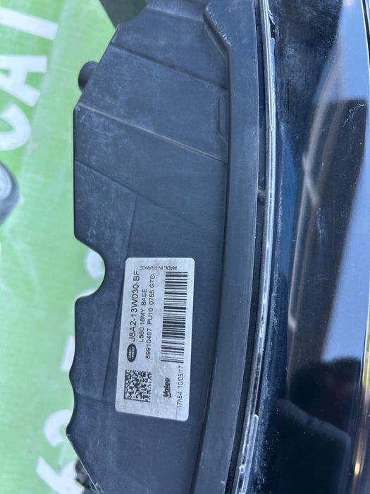 Far stânga Range Rover Velar