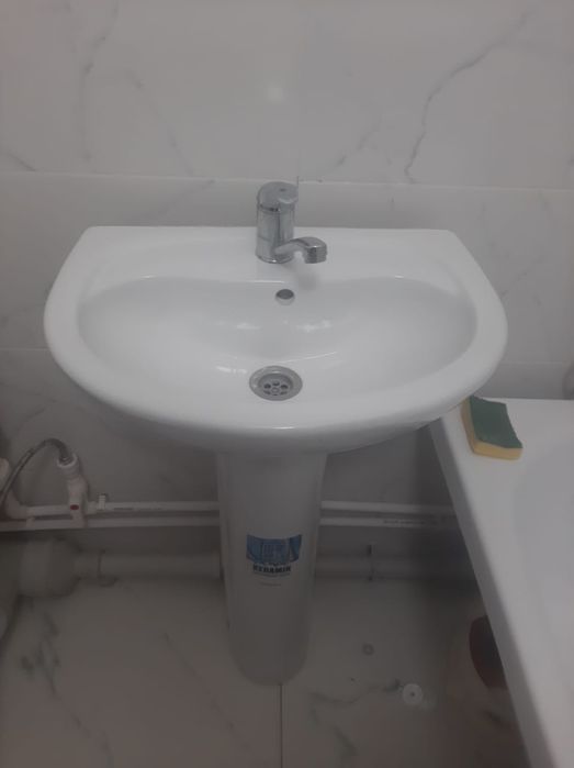 Новая раковина без смесителя