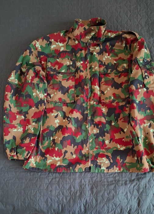Камуфлажно тънко яке
