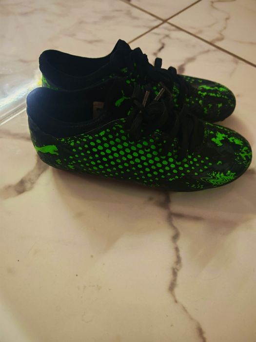 Футболни бутонки