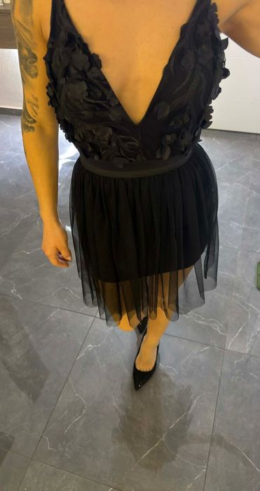 Елегантна черна рокля