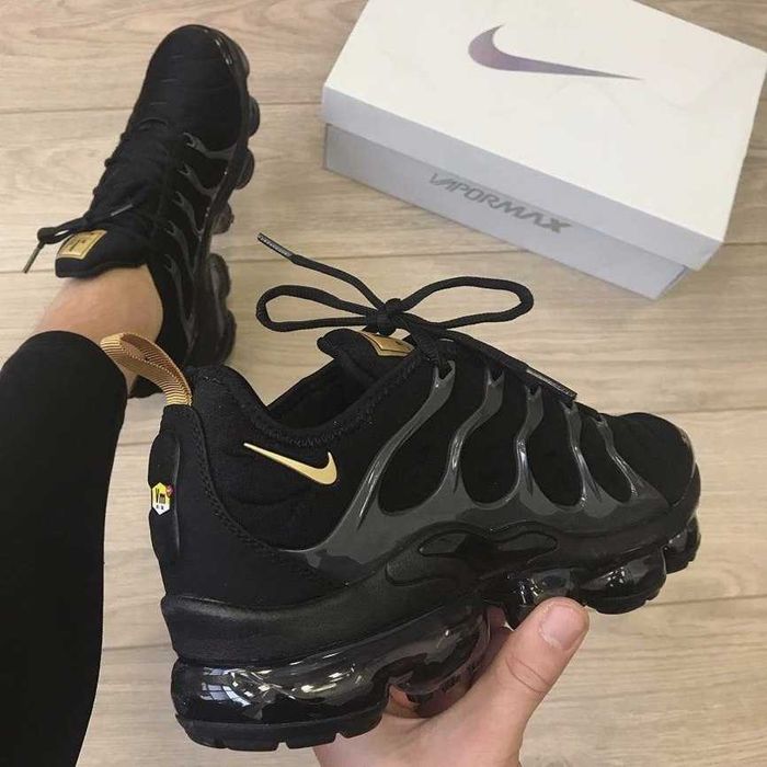 Noul model NIKE Vapormax Plus ,cumperi 2 perechi--> CADOU hanorac PUMA